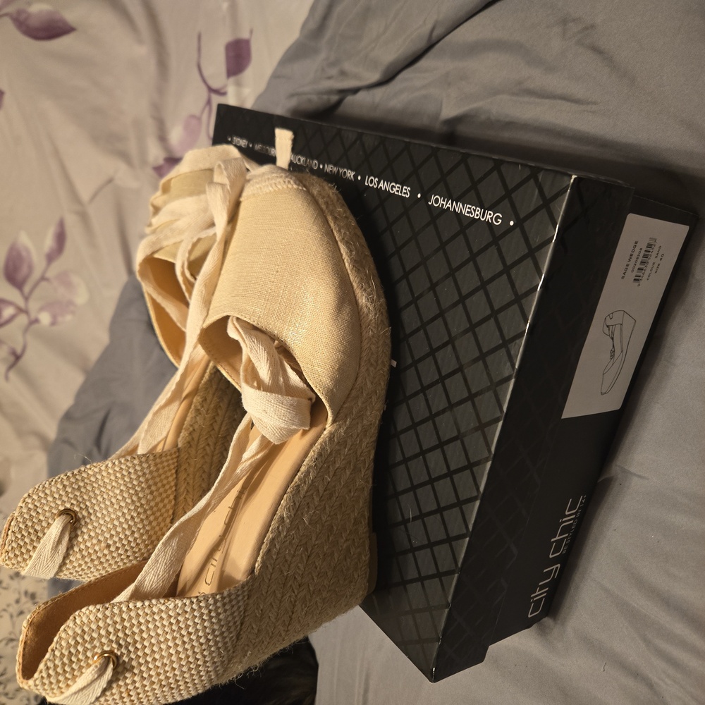 City chic women's wide fit sage wedge size 9